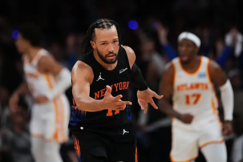 ▲布朗森（Jalen Brunson）走出前幾場的低迷，狂砍全場最高39分，搭配明星中鋒唐斯（Karl-Anthony Towns）全能的雙十演出，最終尼克斯以126：97大勝老鷹。（圖／美聯社／達志影像）