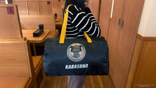 ▲於5月1日至5月29日活動期間，且凡參加Facebook或Instagram任一社群平台活動，皆有機會抽中「烏野高校旅行收納包」。（圖／藏壽司提供）