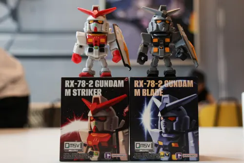 ▲麥當勞聯名《機動戰士鋼彈》公仔，「元祖鋼彈」透過色調變化呈現不同風格。（圖／記者朱永強攝）