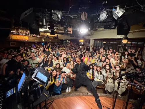 ▲王仁甫近期舉辦個人演唱會，門票42秒就賣完。現場5566成員彭小刀也來了，有56微合體的感覺。（圖／通達量能文体提供）