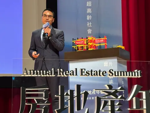 ▲建築安全履歷協會理事長戴雲發強調，安全是「1」，其餘是「0」。他點名海砂屋、土壤液化區等 5 種老屋具高度風險，若結構不穩應盡速拆除重建，而非僅做表面拉皮。（圖／記者徐銘穗攝,2026.04.29）