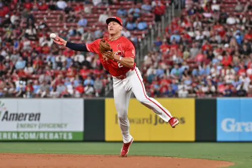 影／這守備太不科學！紅雀沃瑟霍特攔截子彈球　跪地神傳全場看呆