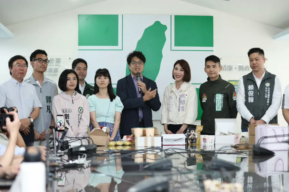 ▲為替台北市議員參選人們加油打氣，沈伯洋、綠委吳沛憶與台北市黨部主委張茂楠特別舉辦「台北零食交流會」。（圖／記者朱永強攝，2026.04.29）