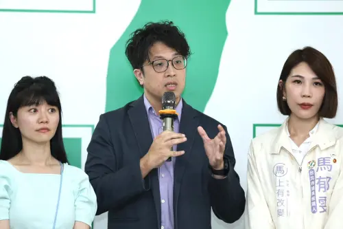 ▲沈伯洋與議員參選人合體。（圖／記者朱永強攝，2026.04.29）