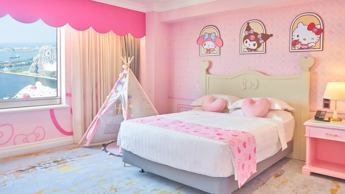 ▲高雄漢來住房專案主打讓媽媽「可愛一下」，入住「三麗鷗寵愛媽咪計畫」主題房，可與三麗鷗超人氣角色們共度療癒時光。（圖／高雄漢來提供）