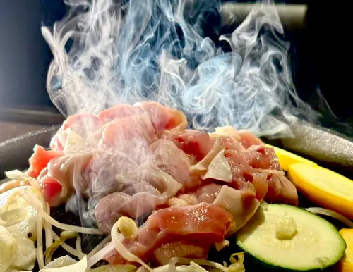 ▲豊漁餐飲集團全新品牌「和庵燒肉株式會社」，最低每人398元能吃到雞腿排套餐。（圖／豊漁餐飲集團提供）