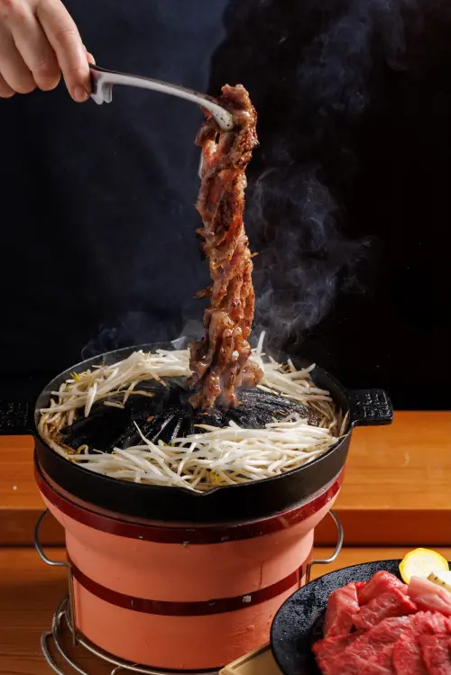 ▲豊漁餐飲集團推出全新品牌「和庵燒肉株式會社」，開幕期間優惠「蔥鹽和牛肋條」100g僅需198元。（圖／豊漁餐飲集團提供）