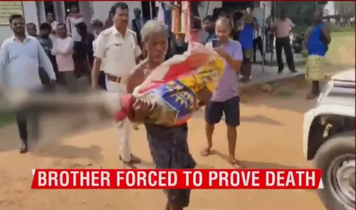 領姊姊遺產遭刁難！印度男「扛遺體」走3公里親赴銀行太痛心