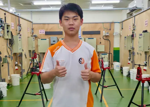 ▲康學豐求學三年期間，一舉囊括 7 張證照，優異表現讓師生引以為榮。（圖／校方提供）