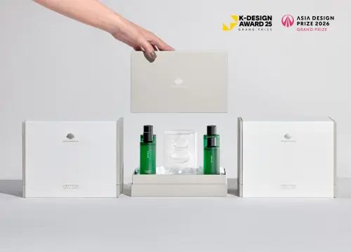 ▲為尊榮客戶打造的「台灣意象香氛組（Formosa Forest Reed Diffuser）」，亦獲韓國K Design Award以及亞洲設計獎- Grand Prize等雙料榮譽大獎。（圖／國泰世華銀行提供）