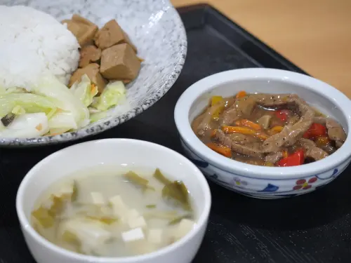 ▲排雲山莊塔塔加餐廳的餐點過去廣受登山客好評。（圖／雲之端-塔塔加餐廳.排雲山莊臉書）