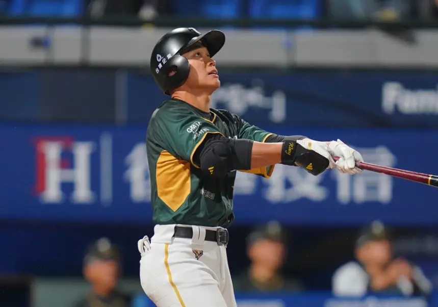 王柏融生涯百轟、800安助攻台鋼雄鷹！5：1退富邦悍將　終止4連敗