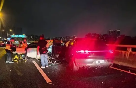 台74線5車連環撞意外！疑未保持車距釀禍　4人受傷、1人一度命危