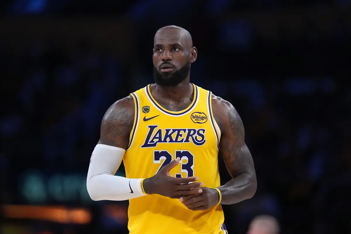 ▲在首節比賽中，當家球星「詹皇」詹姆斯（LeBron James）完成生涯季後賽第500次抄截，成為NBA歷史上首位、也是唯一一位達成此神級紀錄的球員。（圖／路透／達志影像）