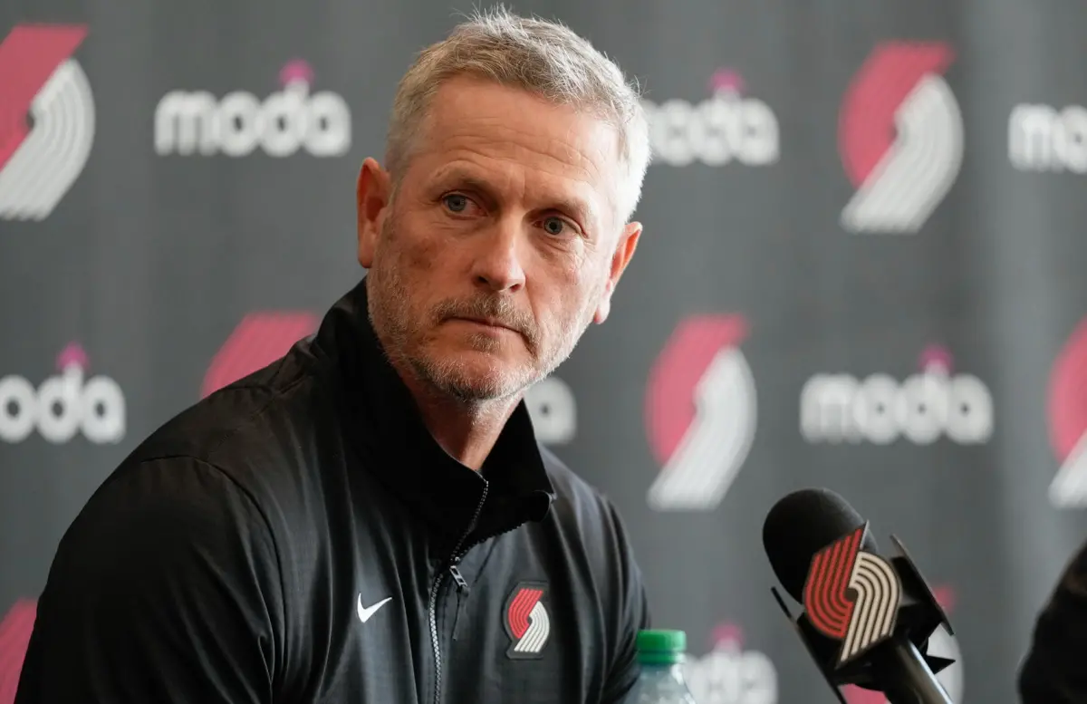 ▲拓荒者相隔5年打進季後賽，但新老闆鄧頓（Tom Dundon）打算繼續節流，不僅沒有要加薪留下代理總教練斯普利特（Tiago Splitter），還公開招募總教練，並強調要找一位全聯盟「最便宜」主帥，引發外界關注。（圖／美聯社／達志影像）