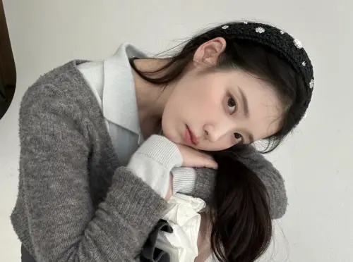 ▲IU自認是很會遷就對方的類型。（圖／IG @dlwlrma）