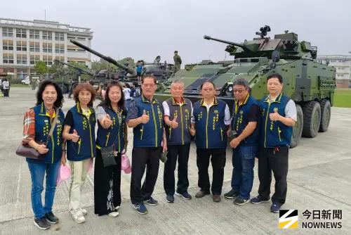 ▲懇親會開放裝備陳展，來賓近距離參觀各式武器裝備，深入了解部隊戰力。（圖／記者莊全成攝，2026.04.30）