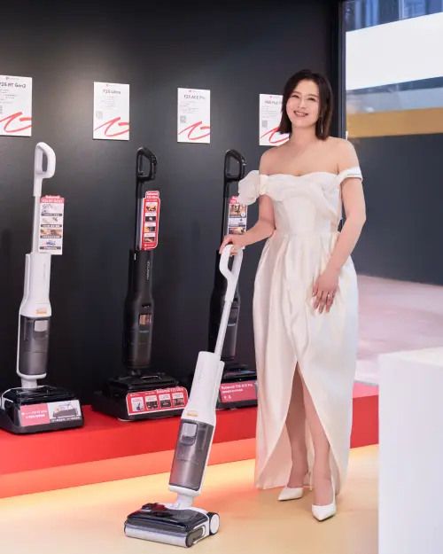 ▲清潔萬事屋屋主劉品言當媽後坦言：每位媽媽都需必備一台洗地機來處理寶寶吐奶或即時髒污 ！（圖／石頭科技提供）