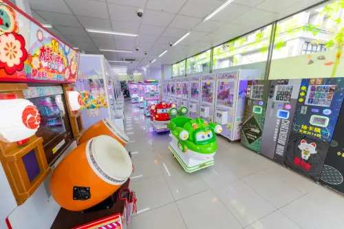 ▲7-11集結娃寶機、遊戲卡牌機、娛樂互動設備等的「OPEN! FUNLAND」。（圖／7-11提供）