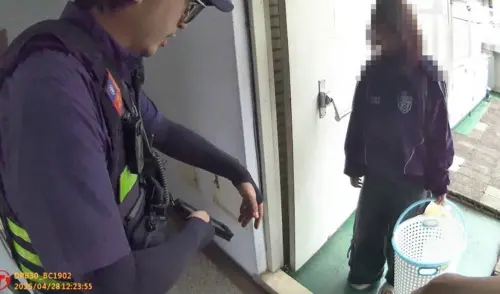 烈日受困30分鐘！台中女狂喊「警察救我」　頂樓反鎖終獲救