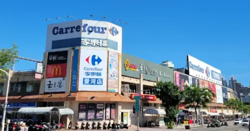 家樂福愛河店不關了！官方壓線喊「續約成功」　高雄人：還我眼淚