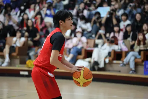 ▲曾打過HBL的伍承慶在賽場上駕輕就熟，罰球、進攻樣樣到位。（圖／踢帕娛樂提供）