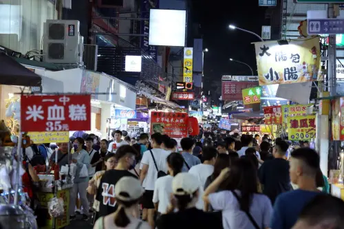 ▲一中街到了假日、晚上則多為外地觀光客，人潮總會將街道擠滿。（圖／台中市政府觀光旅遊局）