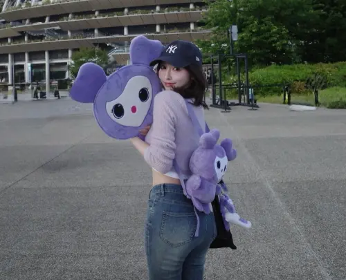 三上悠亞是TWICE狂粉！全身SANA周邊看演唱會　連看2場直呼幸福
