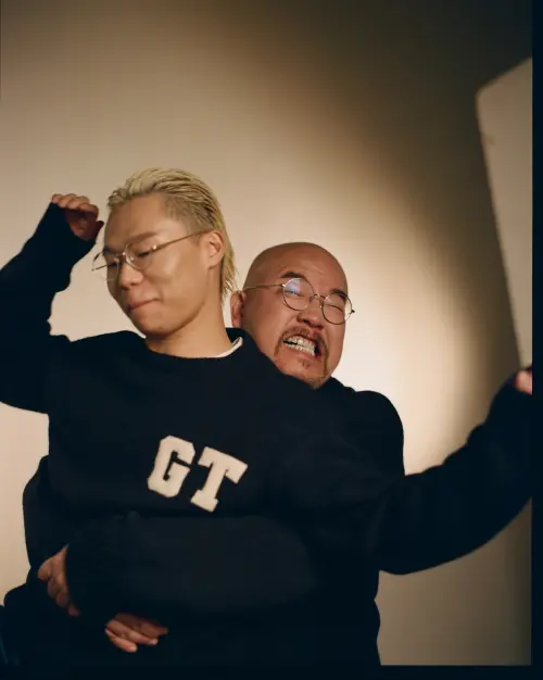 ▲湯令山（左）來台開唱，演唱會上可聽見黃偉文（右）為他打造的新專輯《THE PROTÉGÉ》曲目。（圖／華納音樂提供）