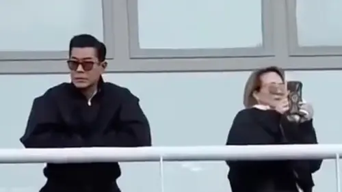 ▲古天樂（左）現身GD演唱會，不少人猜測一旁的女子就是林淑茵。（圖／翻攝自微博）