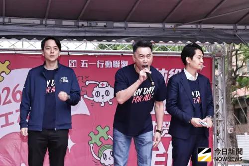 ▲國民黨代表則由書記長林沛祥（中）、教育及文化委員會召委羅廷瑋（右）與立委牛煦庭（左）接力發言回應勞工訴求。（圖／記者吳翊緁攝）