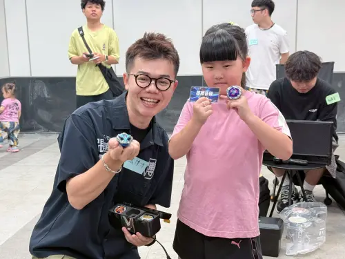▲張博洋不到2分鐘的時間就慘遭直落二，第三局開打前張博洋更詢問：「妹妹妳連贏兩局了，可以讓我一局嗎？」，未料遭小妹妹悍然拒絕。（圖／市議員張博洋提供）