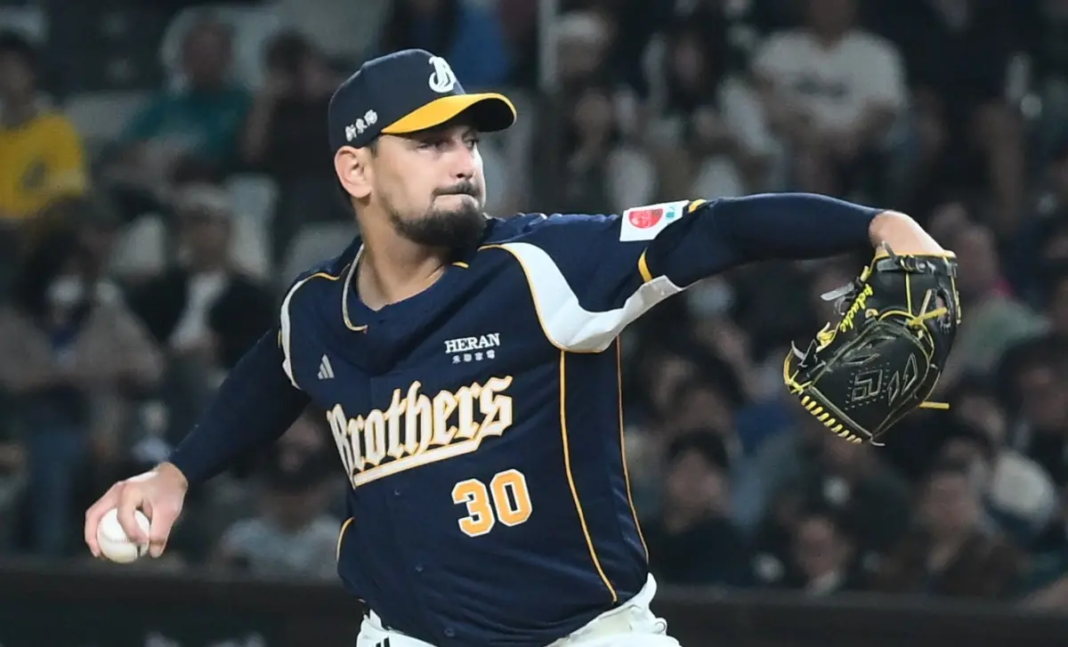 ▲中信兄弟王牌勝騎士主投7局無失分好投，打線上儘管全場僅敲出3支安打，但第六局有效利用艾速特控球不穩，單局攻下2分，反觀台鋼雄鷹全場9支安打卻換不回1分，中信兄弟終場2：0取勝，終止2連敗。（圖／記者林柏年攝，2026.5.1）