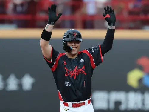 陳子豪生涯打9棒打擊率逼近4成！擺脫19支0低潮　葉總：明天繼續