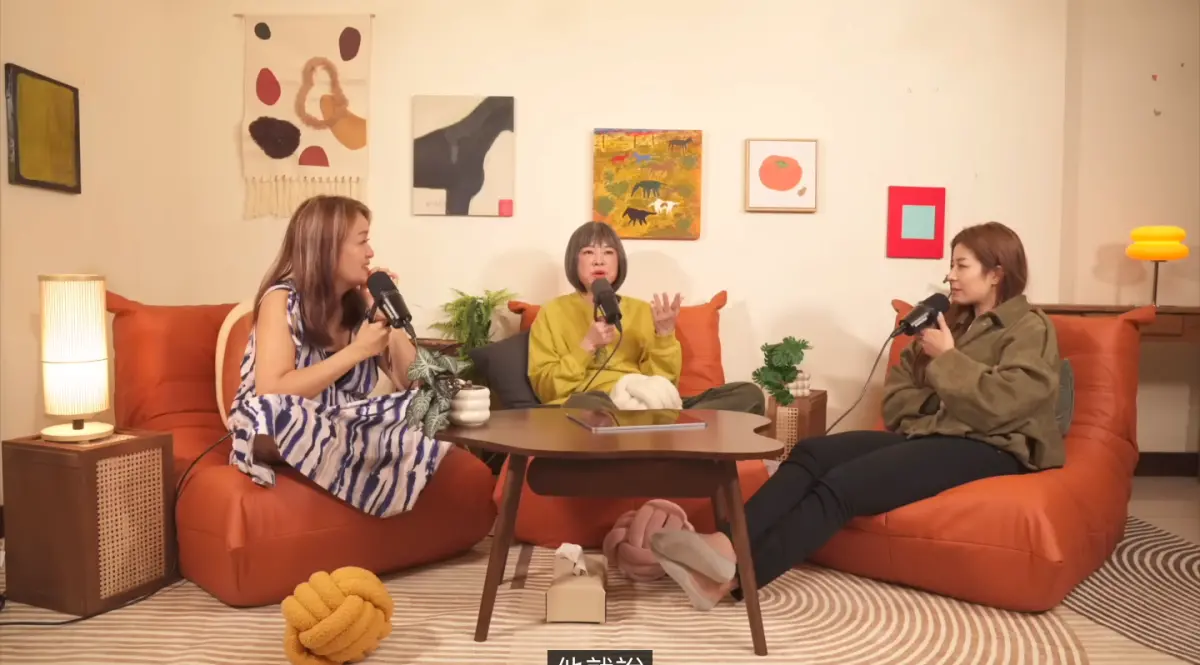 ▲60歲范琪斐（中）離婚2年找回性生活，近日她自爆新歡，透露雙方認識3天就在一起，目前交往不到一個月。（圖／范琪斐的美國時間YT）
