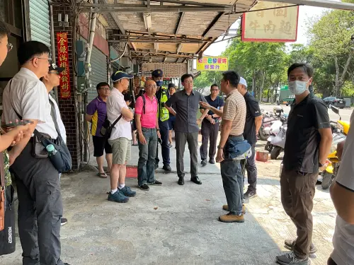 轎車衝撞徒步行人肇禍一家3口釀2死　高市府會勘研議解方
