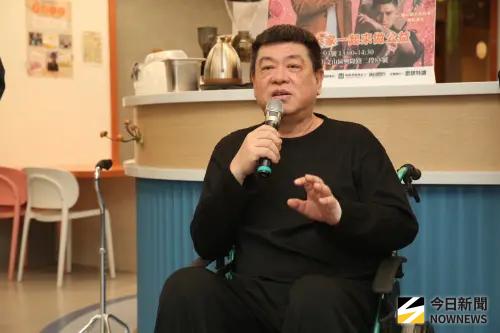 ▲孫德榮（如圖）近期中風，今日他坐著輪椅出席母親節公益記者會，之後要再做更詳細的檢查，看看是不是之前開刀引起的血栓。（圖／記者邱曾其攝影）