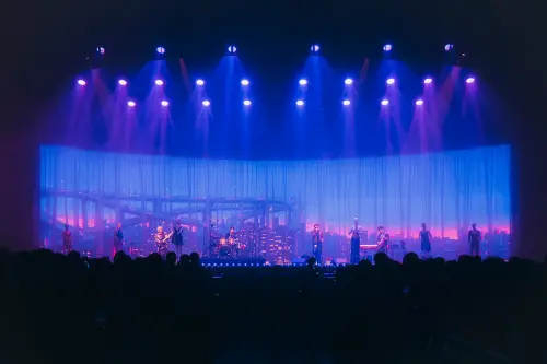 ▲冰球樂團昨演唱會首日演出成功征服樂迷，表演完第一場，4人心情竟默契一致都是：「我很平靜！」（圖／何樂音樂提供）