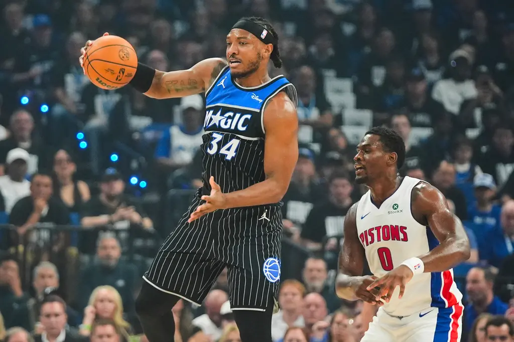 ▲魔術中鋒卡特（Wendell Carter Jr.）今（4）日在搶七大戰中僅拿下13分，活塞球迷比賽中瘋狂嘲諷卡特，意外扯出他與杜倫（Jalen Duren）的場外恩怨。（圖／美聯社／達志影像）