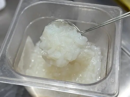 ▲迷客夏推薦全新配料「荔荔椰果」，口感微脆。（圖／記者蕭涵云攝）