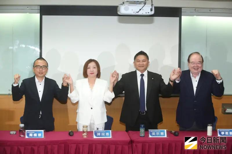    ▲國民黨立委吳宗憲（右二）宜蘭縣「藍白合」民調勝出，將代表在野陣營挑戰年底的宜蘭縣長大位。（圖／記者邱曾其攝，2026.05.04）  
