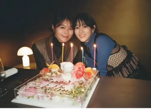 ▲高畑充希（右）和有村架純（左）是12年好友，爆料私下都用關西腔聊天。（圖／IG@mitsuki_takahata ）
