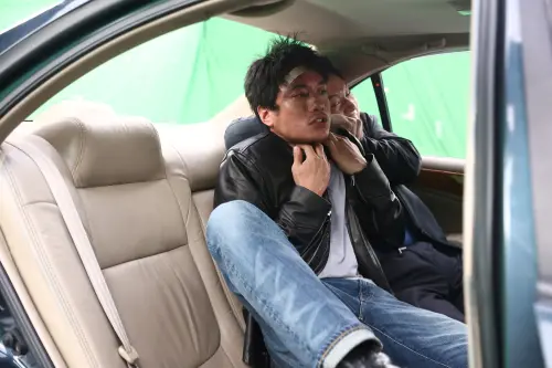 ▲劉俊謙在《寒戰1994》扮演梁家輝角色的年輕時期，梁家輝對他的演出讚美有加。（圖／華映娛樂）