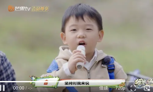 羽球冠軍鄭思維3歲兒菸嗓唱五月天〈倔強〉！反差萌圈粉超多姨姨