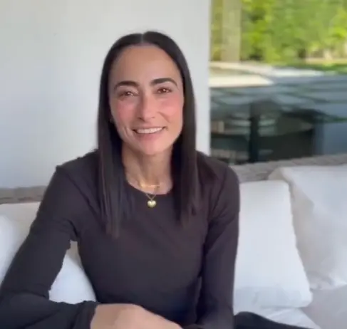 ▲Lisa S.近日宣布復出時尚界，不料她的面貌意外引發兩極討論。（圖／微博@芒果撈小萌主）