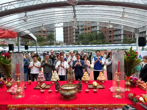 ▲團隊祈福祈求工程順利（圖／新北市政府捷運工程局提供）