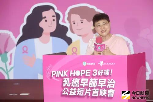 ▲中華民國乳癌病友協會理事長黃淑芳分享，協會2024年曾針對逾兩千位乳癌病友及一般女性進行「乳癌認知及態度調查」，自認為不需要、不是高危險群、不知道要篩跟檢查怕痛是一般女性及癌友罹癌前未接受篩檢的四大主因。（圖／記者邱曾其攝）