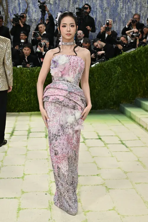 ▲不同於BLACKPINK其他成員，Jisoo（如圖）今年是第一次參加Met Gala。（圖／AP美聯社）