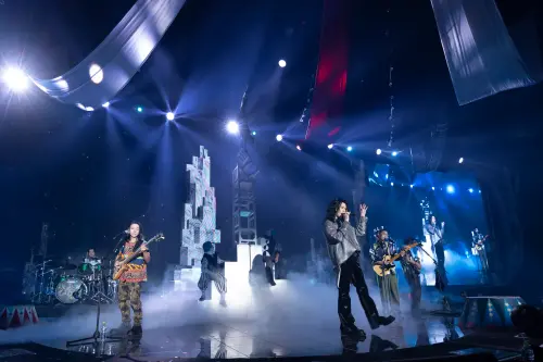 麋先生演唱會結合疊椅馬戲！高難度特技太震撼　影片瘋傳網看哭