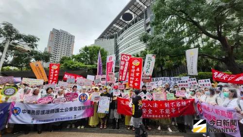 ▲護理界要求緩衝期絕不能變成空窗期，更不能成為拖延期。（圖／記者吳翊緁攝）